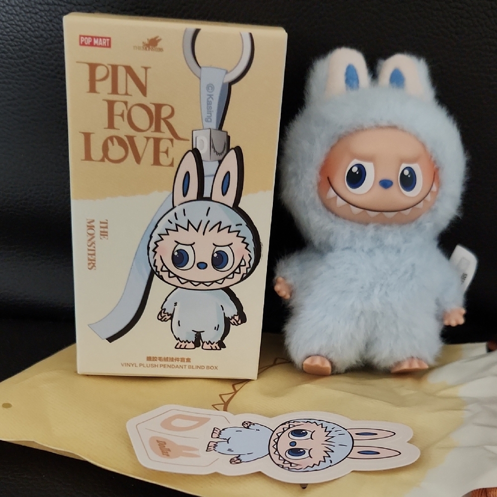 Letter "D" - POPMART PIN FOR LOVE LABUBU